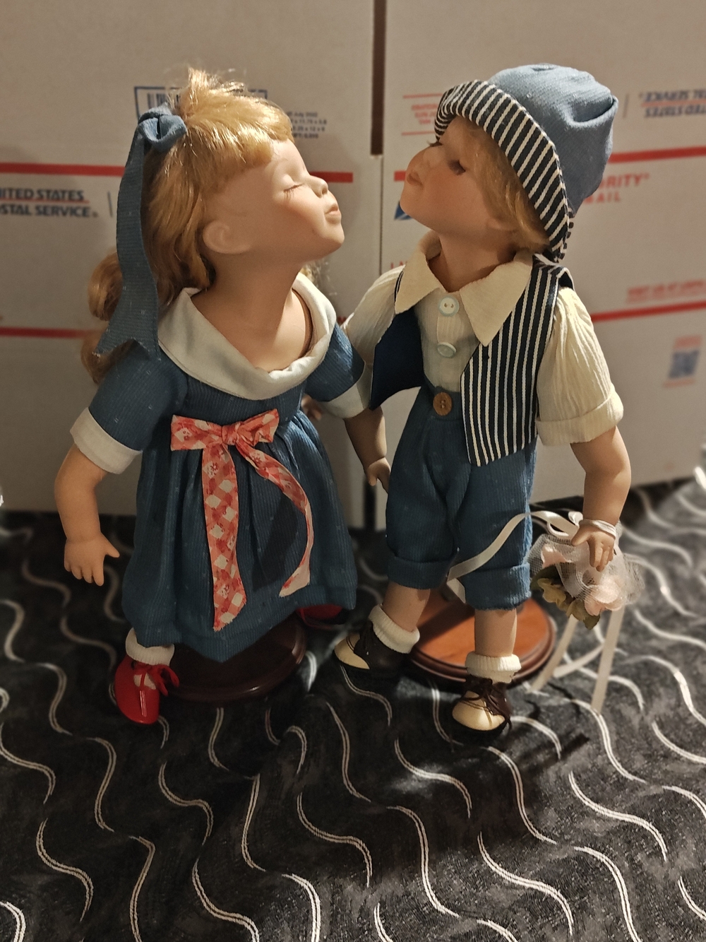 Kyle And Katie Kissing Porcelain Doll Set - Charming Kids Toys